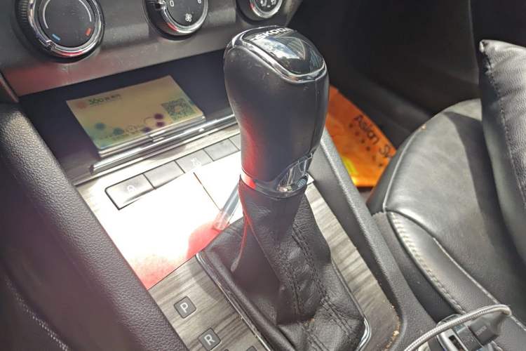 Used Skoda Octavia 2015 1.6L Automatic Yijun Edition Gear Lever