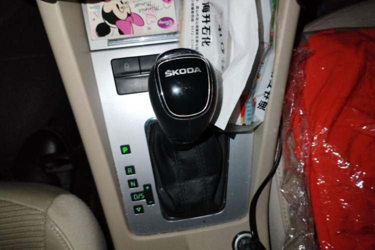 Used Skoda Octavia 2015 1.6L Automatic Yijie Edition Gear Lever