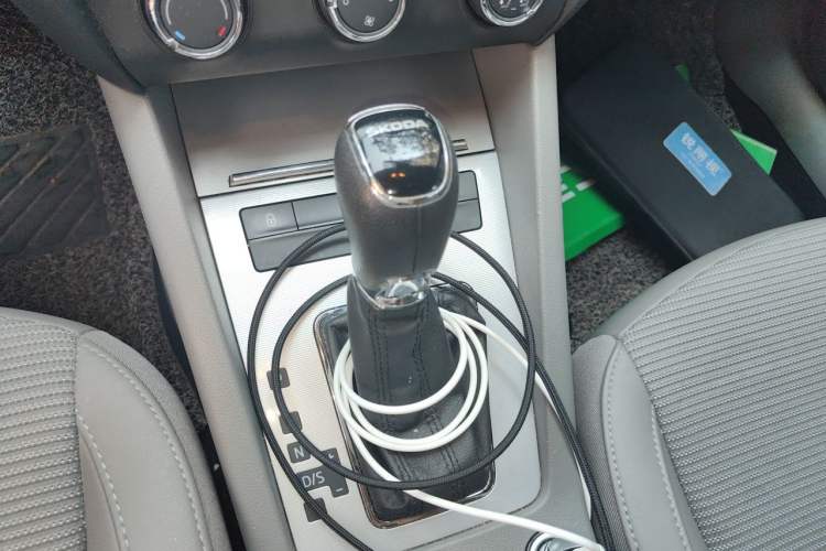 Used Skoda Octavia 2015 1.6L Automatic Yijie Edition Gear Lever