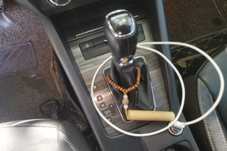 Used Skoda Octavia 2015 1.6L Automatic Yijun Edition Gear Lever
