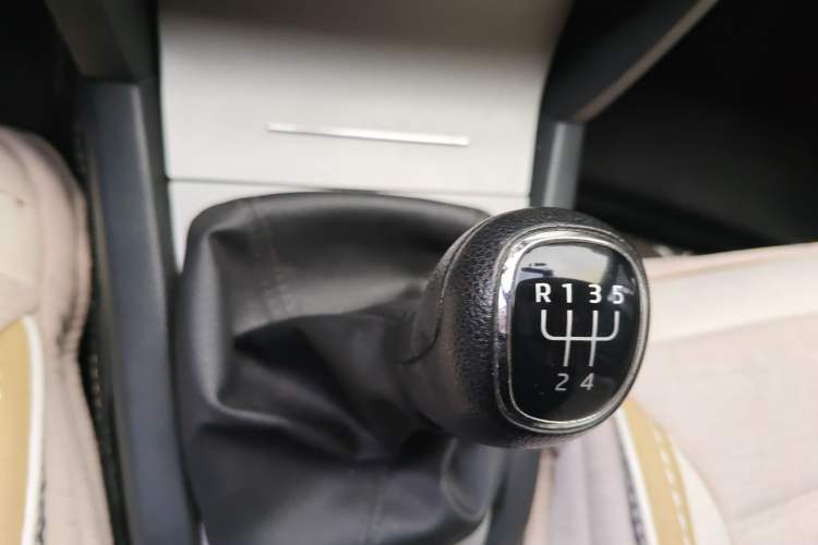 Used Skoda Octavia 2015 Classic Model 1.6L Manual Yijie Edition Gear Lever