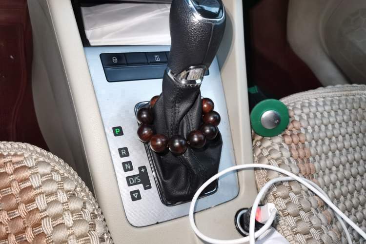 Used Skoda Octavia 2015 1.6L Automatic Yijie Edition Gear Lever