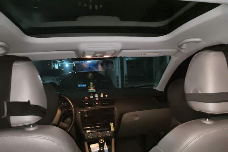 Used Skoda Octavia 2015 1.6L Manual Yijun Edition Headliner