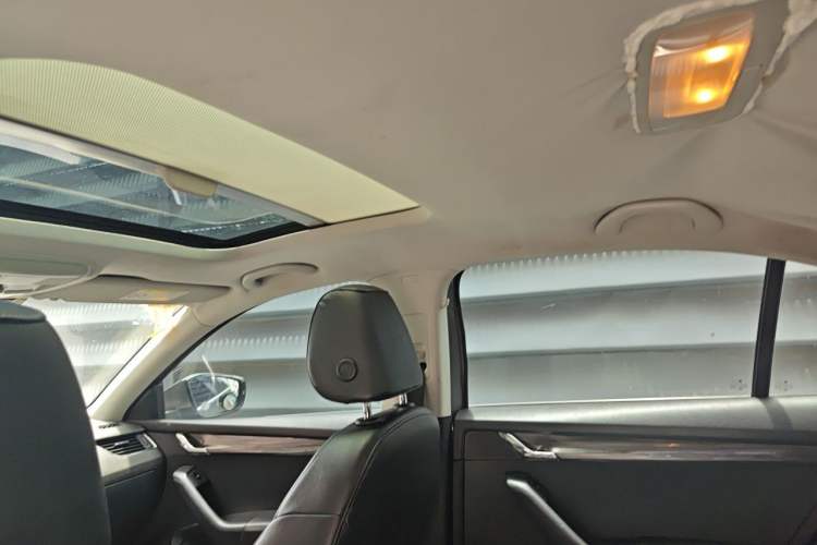 Used Skoda Octavia 2015 1.6L Automatic Yijun Edition Headliner