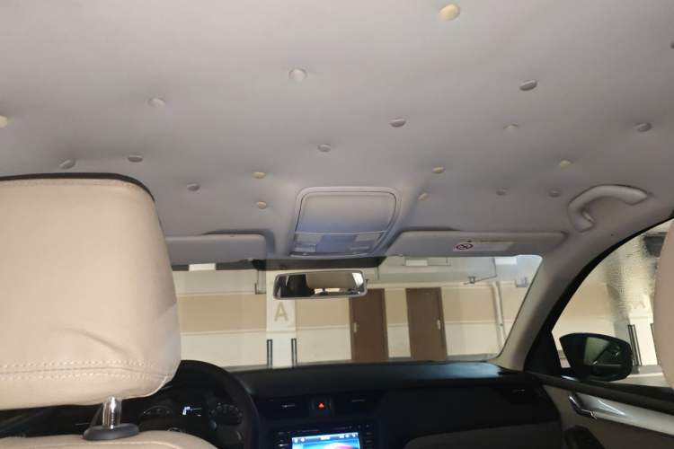 Used Skoda Octavia 2015 1.6L Manual Eado Edition Headliner