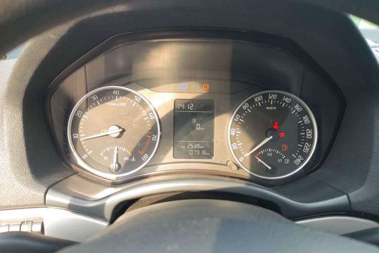 Used Skoda Octavia 2015 Classic Model 1.6L Manual Eado Version Instrument Cluster