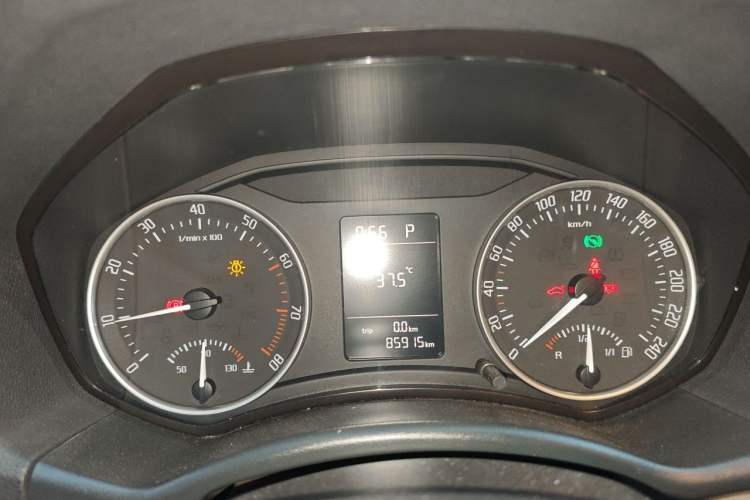 Used Skoda Octavia 2015 Classic Model 1.6L Automatic Yijie Version Instrument Cluster