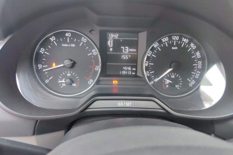 Used Skoda Octavia 2015 1.6L Manual Yijie Edition Instrument Cluster