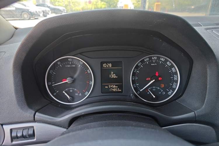 Used Skoda Octavia 2015 Classic Model 1.6L Manual Yijie Edition Instrument Cluster