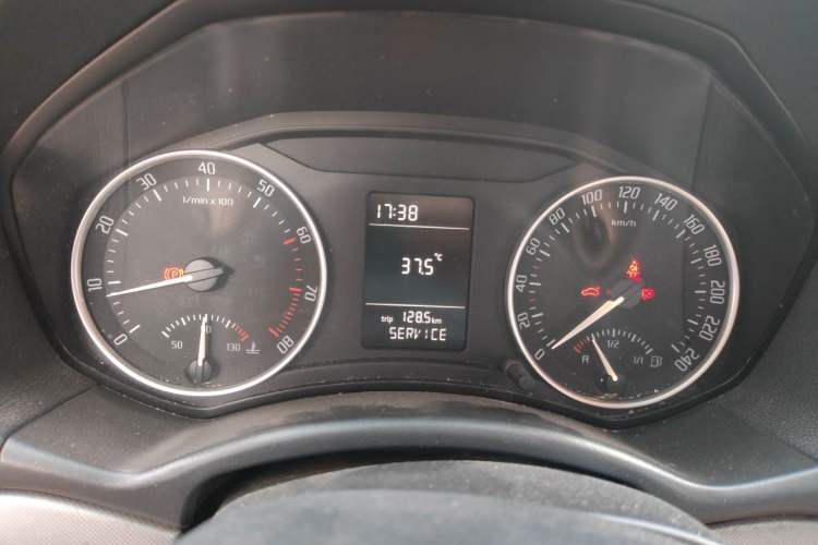 Used Skoda Octavia 2015 Classic Model 1.6L Manual Yijie Edition Instrument Cluster