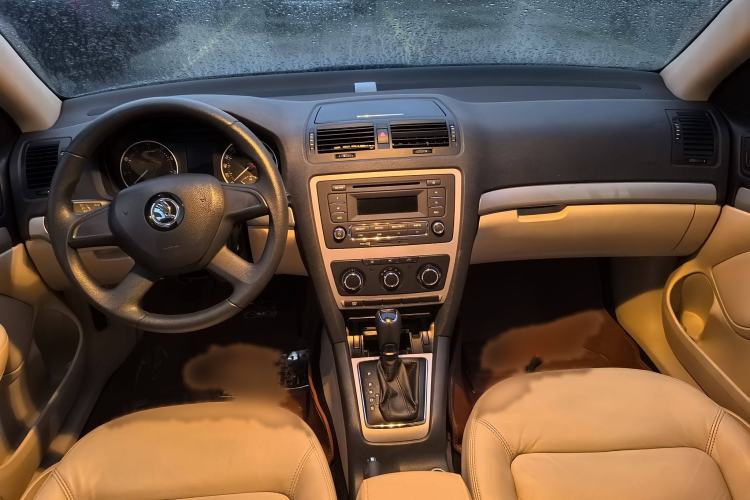 Used Skoda Octavia 2015 Classic Model 1.6L Automatic Yijie Version Interior 1