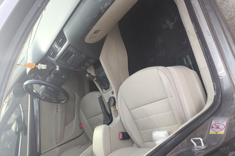 Used Skoda Octavia 2015 1.6L Automatic Yijun Edition Interior 1