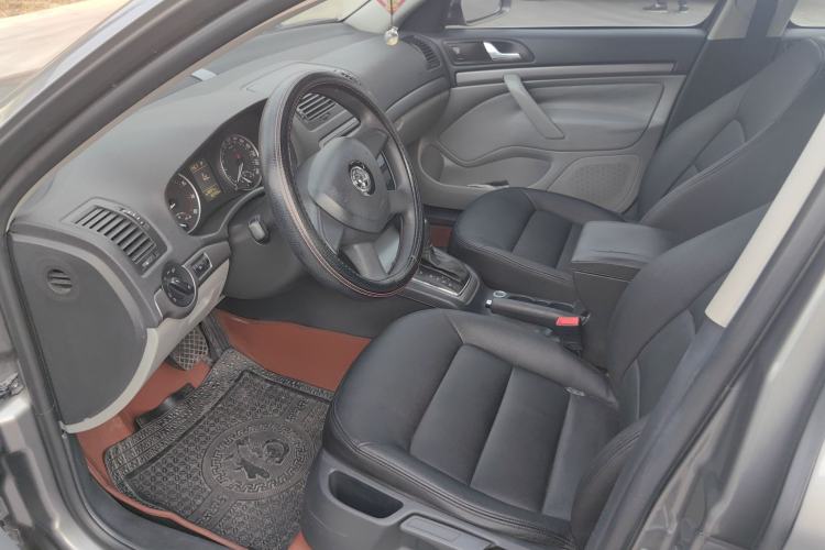 Used Skoda Octavia 2015 Classic Model 1.6L Automatic Elegance Edition Interior 2