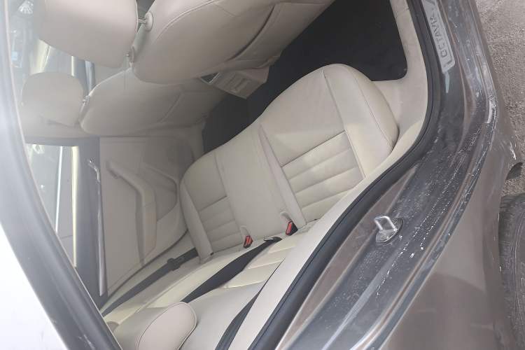 Used Skoda Octavia 2015 1.6L Automatic Yijun Edition Interior 2