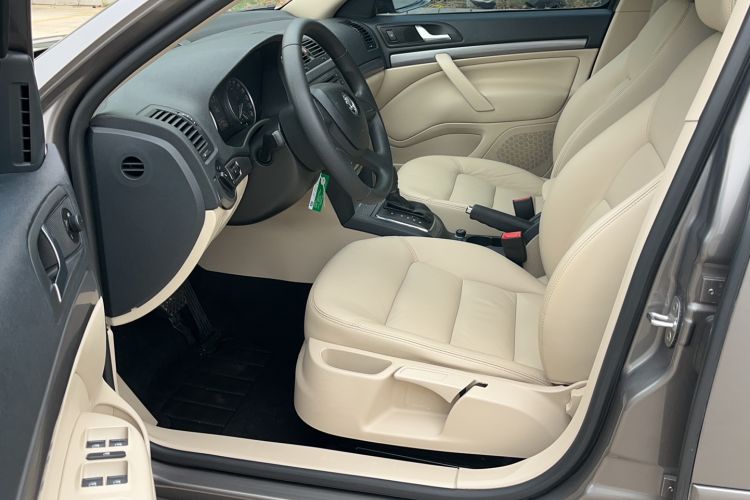 Used Skoda Octavia 2015 Classic Model 1.6L Automatic Yijie Version Interior 3