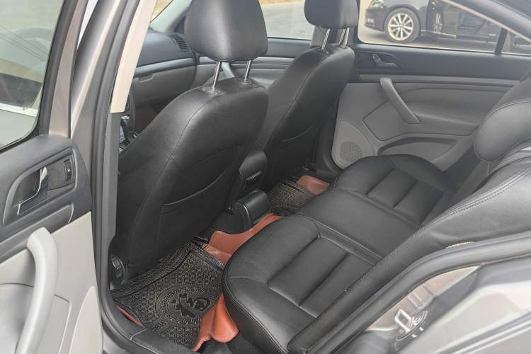 Used Skoda Octavia 2015 Classic Model 1.6L Automatic Elegance Edition Interior 3