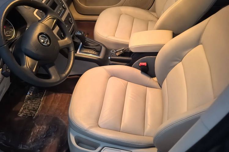Used Skoda Octavia 2015 Classic Model 1.6L Automatic Yijie Version Interior 5
