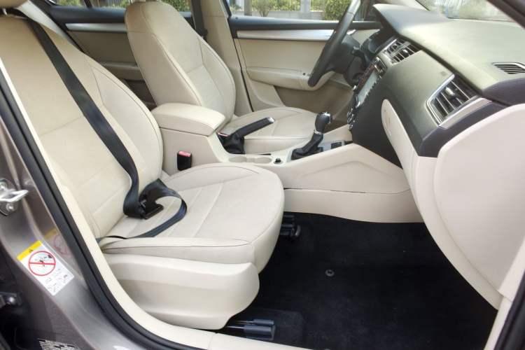 Used Skoda Octavia 2015 1.6L Automatic Yijie Edition Interior 6
