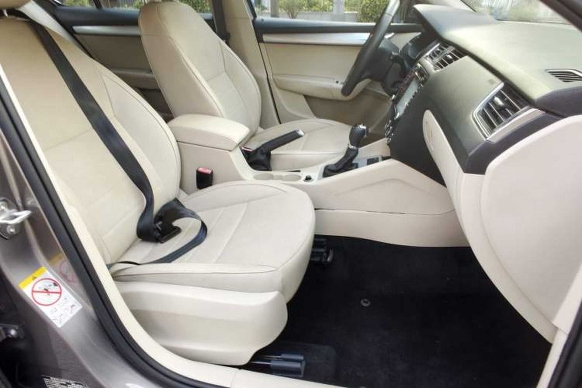 Used Skoda Octavia 2015 1.6L Automatic Yijie Edition Interior 6