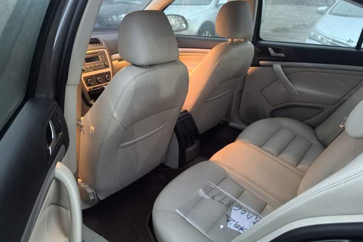 Used Skoda Octavia 2015 Classic Model 1.6L Automatic Yijie Version Interior 7