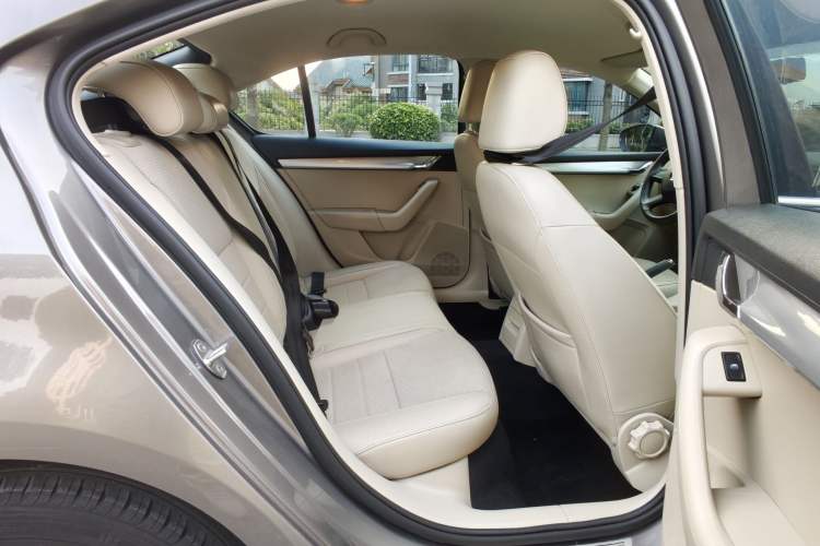 Used Skoda Octavia 2015 1.6L Automatic Yijie Edition Interior 7