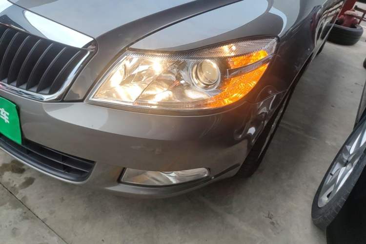 Used Skoda Octavia 2015 Classic Model 1.6L Manual Yijie Edition Left Front Headlight