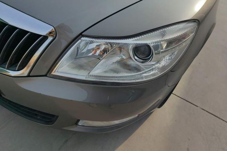 Used Skoda Octavia 2015 Classic Model 1.6L Manual Eado Version Left Front Headlight