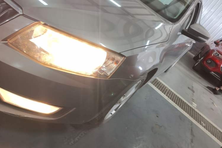 Used Skoda Octavia 2015 1.6L Manual Yijie Edition Left Front Headlight