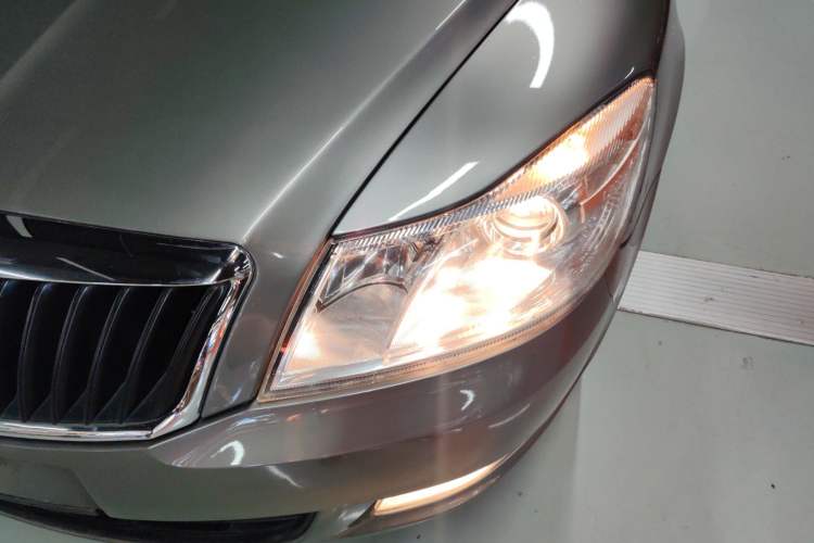 Used Skoda Octavia 2015 Classic Model 1.6L Automatic Elegance Edition Left Front Headlight