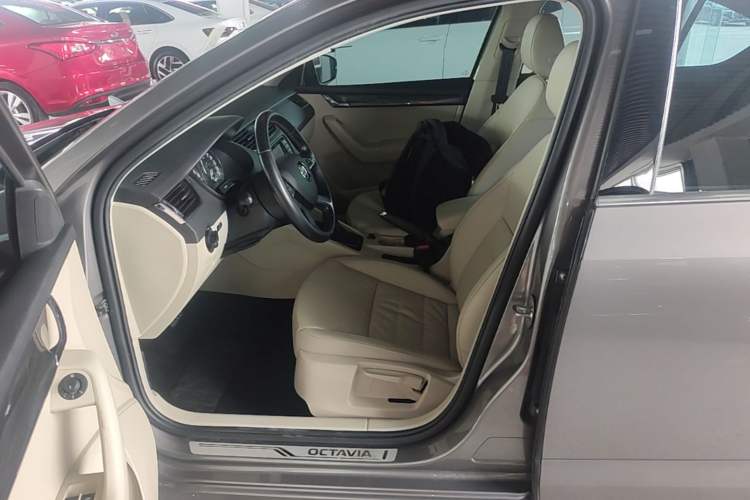 Used Skoda Octavia 2015 1.4TSI DSG Yijun Edition Left Front Seat