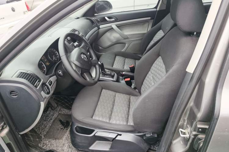 Used Skoda Octavia 2015 Classic Model 1.6L Automatic Elegance Edition Left Front Seat