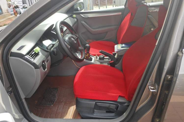 Used Skoda Octavia 2015 1.6L Manual Yijie Edition Left Front Seat