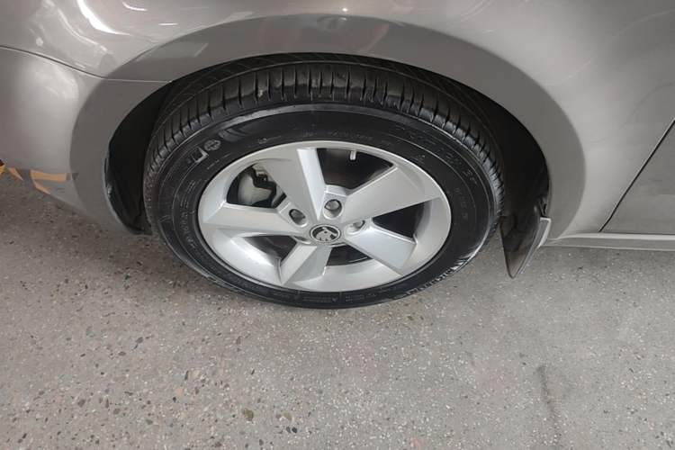 Used Skoda Octavia 2015 1.4TSI DSG Yijun Edition Left Front Wheel Hub