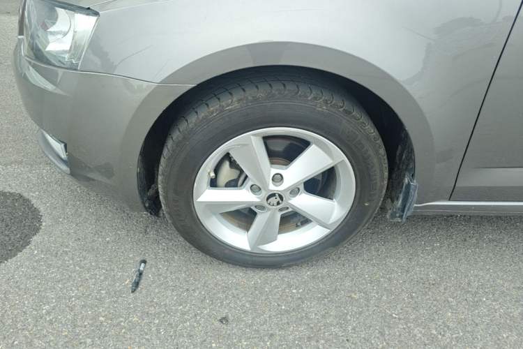 Used Skoda Octavia 2015 1.6L Automatic Yijun Edition Left Front Wheel Hub