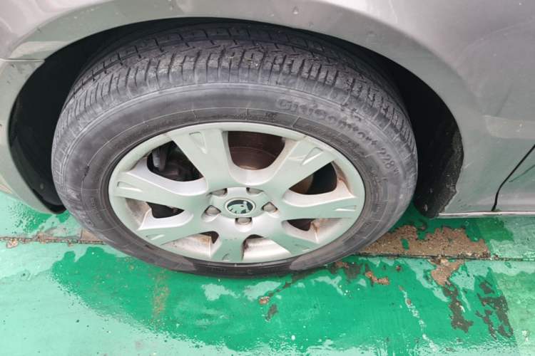 Used Skoda Octavia 2015 Classic Model 1.6L Automatic Elegance Edition Left Front Wheel Hub