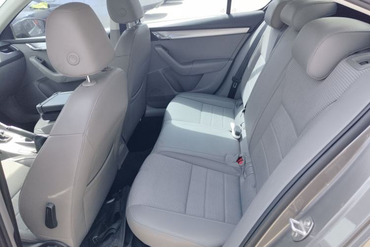 Used Skoda Octavia 2015 1.6L Automatic Yijie Edition Left Rear Seat