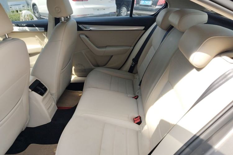 Used Skoda Octavia 2015 1.6L Automatic Yijie Edition Left Rear Seat
