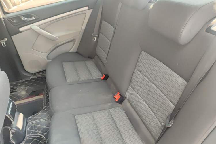 Used Skoda Octavia 2015 Classic Model 1.6L Manual Yijie Edition Left Rear Seat