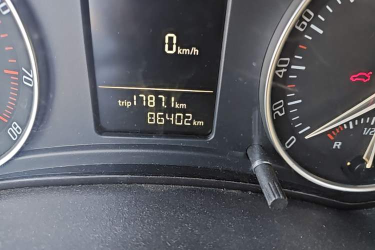 Used Skoda Octavia 2015 Classic Model 1.6L Automatic Yijie Version Odometer Close Up