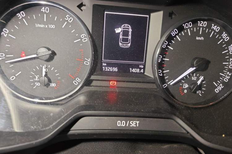 Used Skoda Octavia 2015 1.6L Automatic Yijun Edition Odometer Close Up
