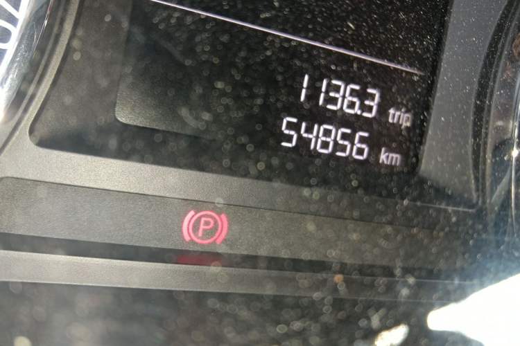 Used Skoda Octavia 2015 1.6L Automatic Yijie Edition Odometer Close Up