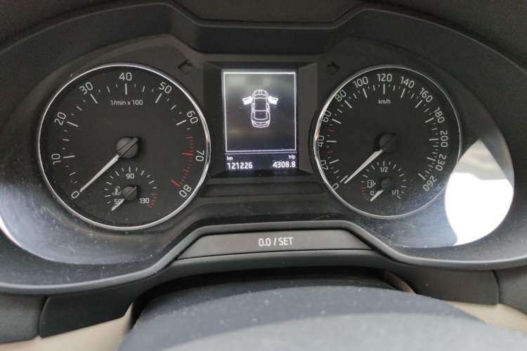 Used Skoda Octavia 2015 1.6L Automatic Yijun Edition Odometer Close Up
