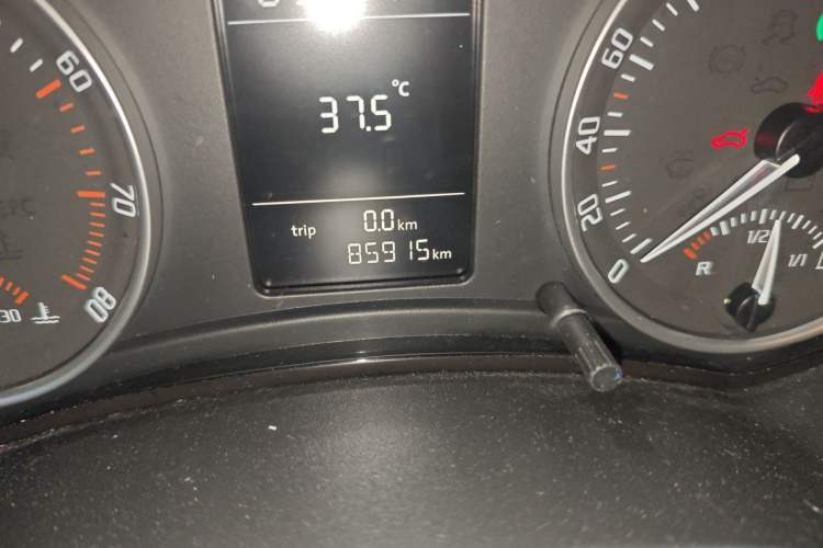 Used Skoda Octavia 2015 Classic Model 1.6L Automatic Yijie Version Odometer Close Up