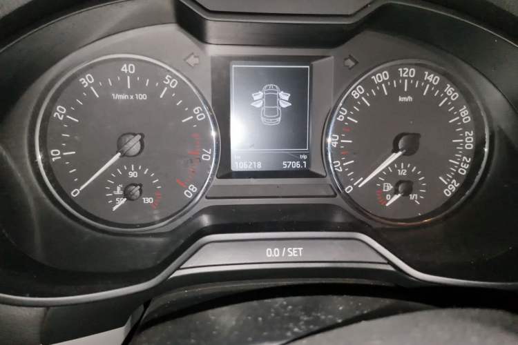 Used Skoda Octavia 2015 1.6L Manual Yijun Edition Odometer Close Up