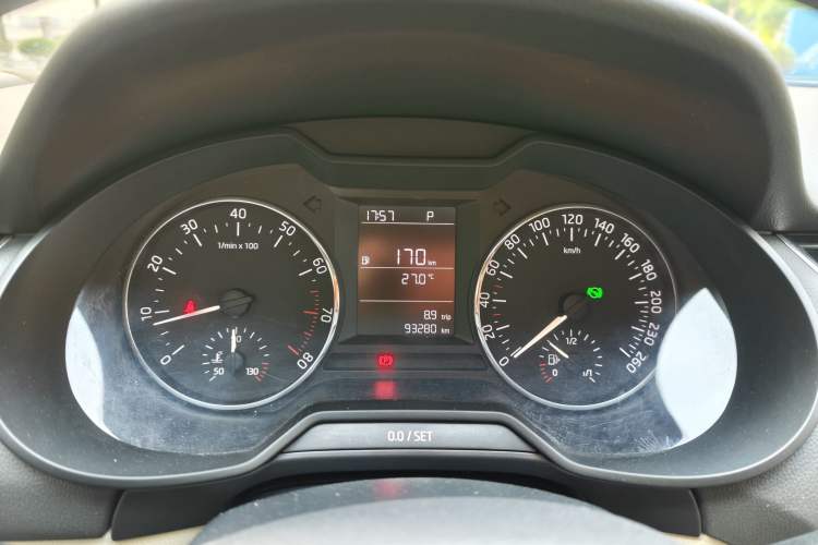 Used Skoda Octavia 2015 1.6L Automatic Yijie Edition Odometer Close Up