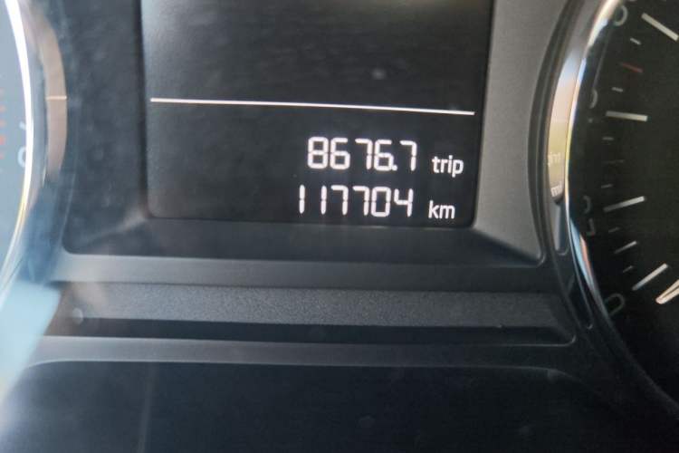 Used Skoda Octavia 2015 1.6L Automatic Yijie Edition Odometer Close Up