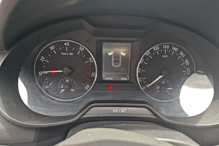 Used Skoda Octavia 2015 1.6L Automatic Yijun Edition Odometer Close Up