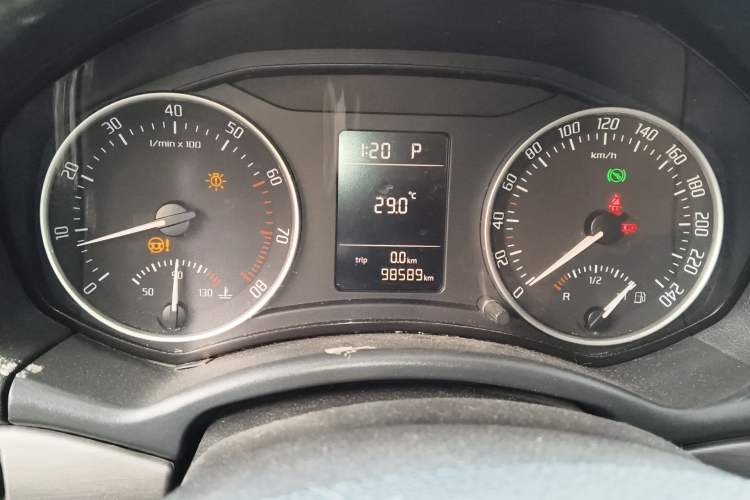 Used Skoda Octavia 2015 Classic Model 1.6L Automatic Yijie Version Odometer Close Up