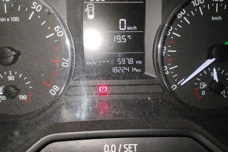 Used Skoda Octavia 2015 1.6L Automatic Yijie Edition Odometer Close Up
