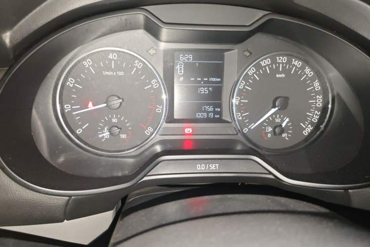 Used Skoda Octavia 2015 1.6L Manual Eado Edition Odometer Close Up